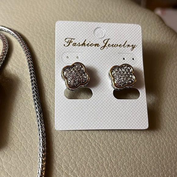 Tazza Clover beautiful necklace and earrings set!  New with tags! So pretty. - Picture 5 of 7